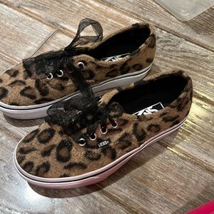 EUC Vans Leopard Sneaker